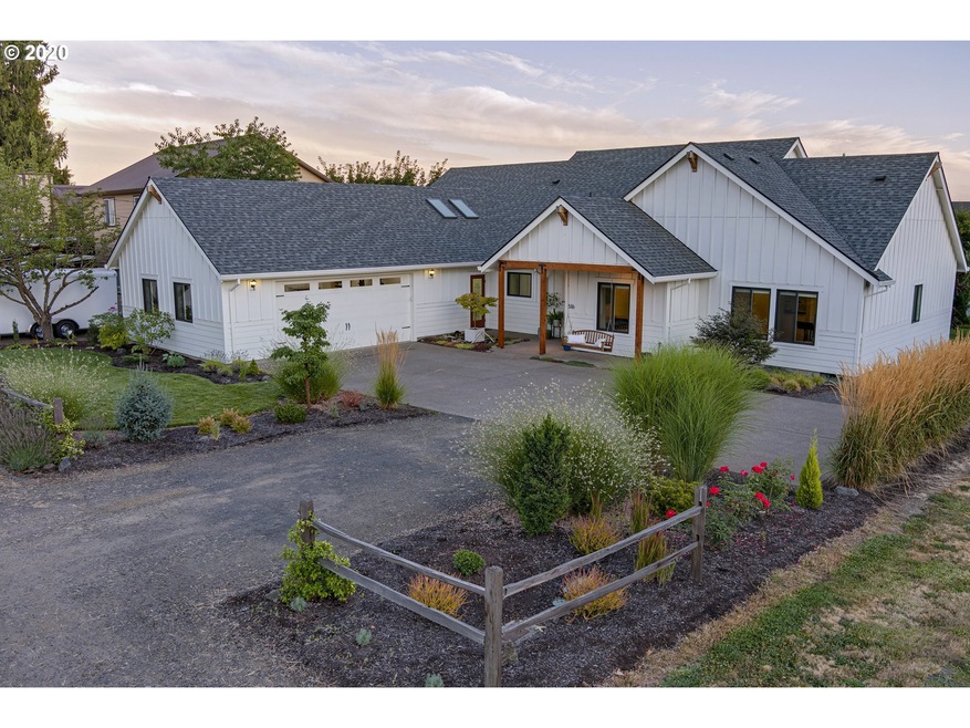 516 E Main St, Carlton, OR 97111 - photo 1