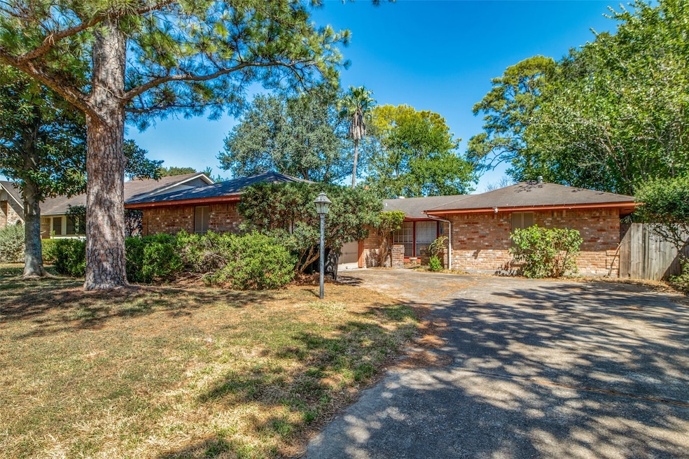 7522 Salge Dr, Houston, TX 77040 - photo 1