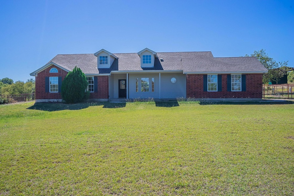 811 Eagles Way, Springtown, TX 76082 - photo 1