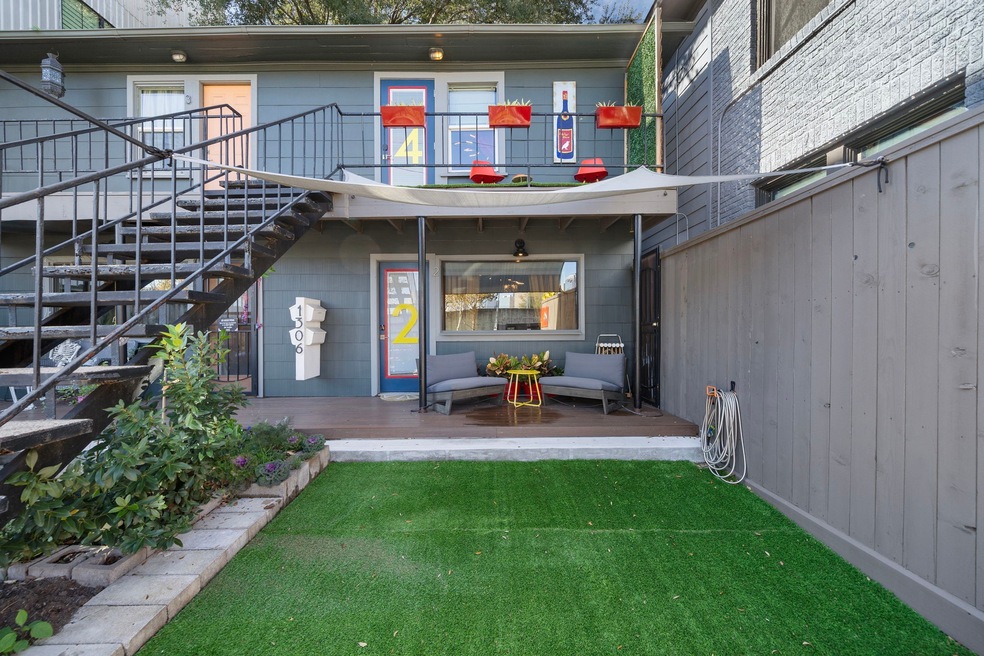 1306 Taft St unit 2, Houston, TX 77019 - photo 1