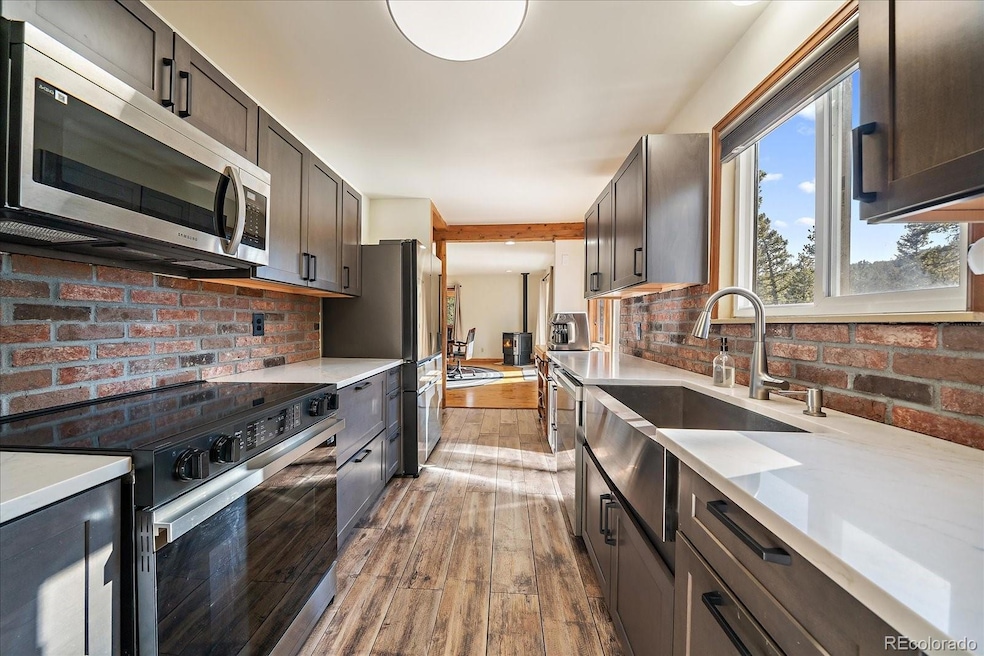 Welcome home! Enjoy a new remodeled kitchen.