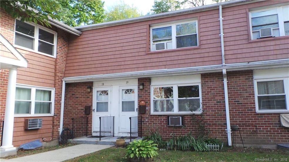 262 Vine St unit 18, Hartford, CT 06112 - photo 1