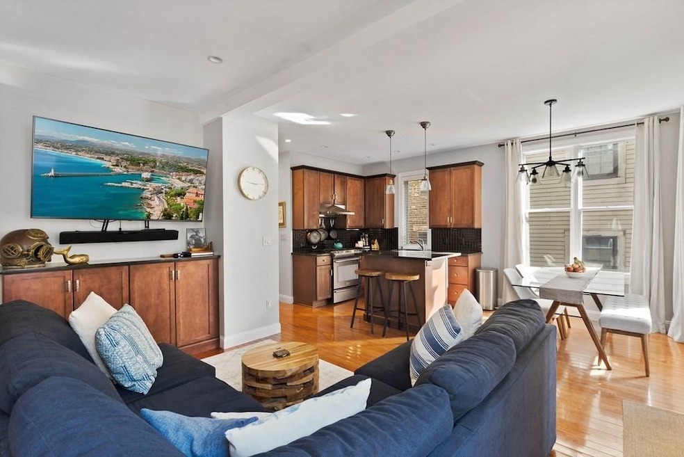 589 E 2nd St unit 1, Boston, MA 02127 - photo 1