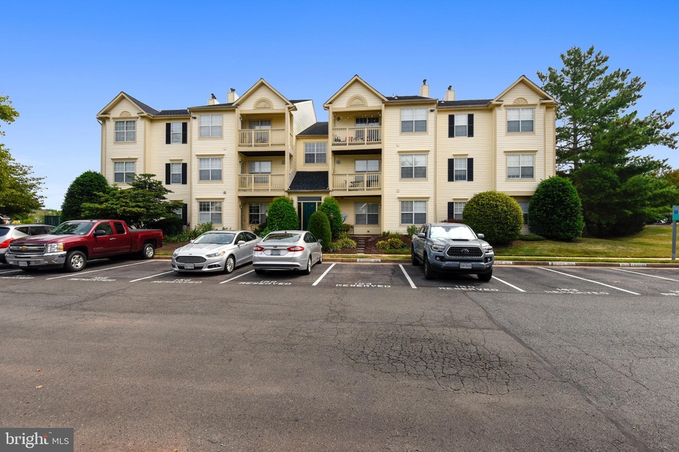 10998 Koman Cir unit 167, Manassas, VA 20109 - photo 1