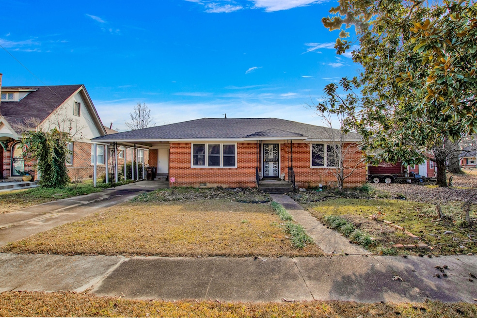 702 Walnut St-10