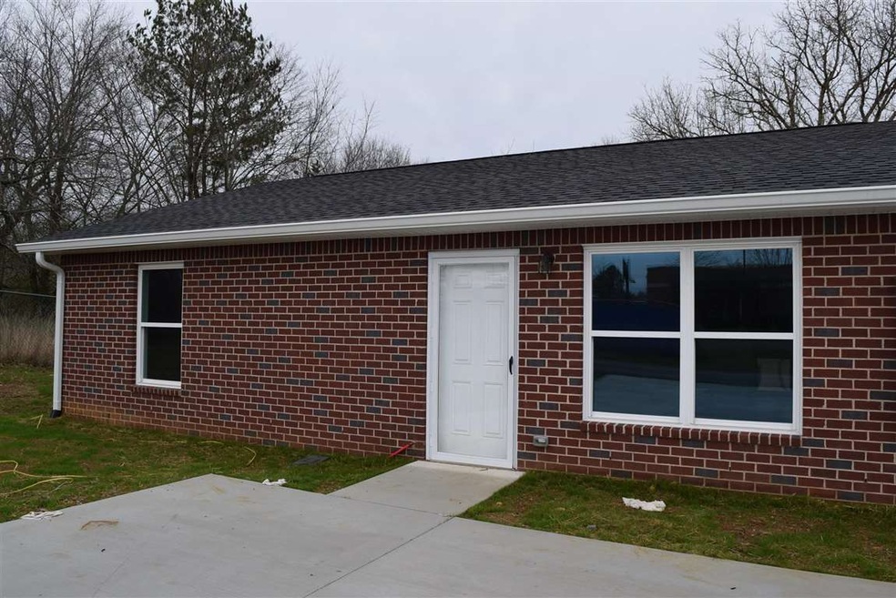 702 Vincent St unit 700, Manchester, TN 37355 - photo 1