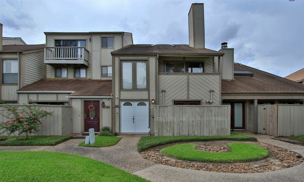 1041 Country Place Dr unit 1041, Houston, TX 77079 - photo 1