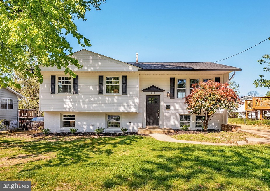 212 W Mill Ave, Capitol Heights, MD 20743 - photo 1