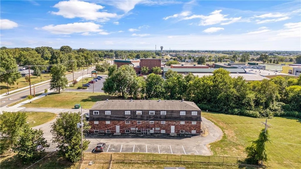 2312 N 155th St, Basehor, KS 66007 - photo 1