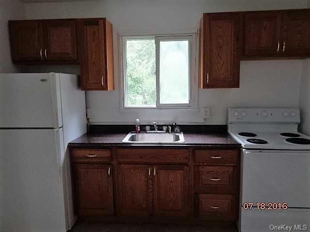 40 Haviland Rd Apt B6, Hyde Park, NY 12601 - photo 1