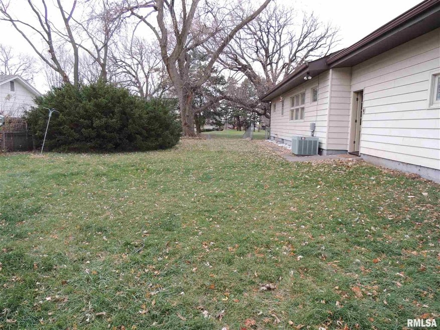 4505 Northwest Blvd, Davenport, IA 52806 - photo 1