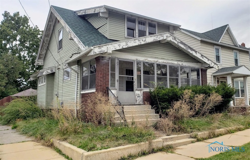 Great investment, full basement, 3 beds, fenced ya