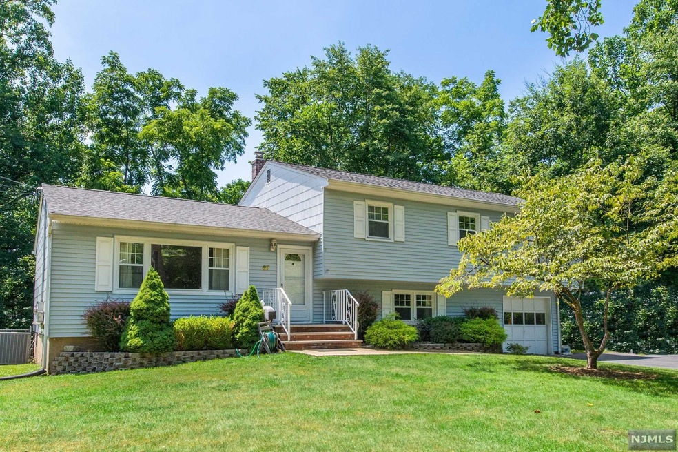 87 W Oakwood Ave, Livingston, NJ 07039 - photo 1