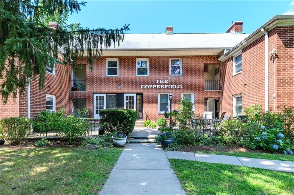 64 Maple Tree Ave unit 64, Stamford, CT 06906 - photo 1