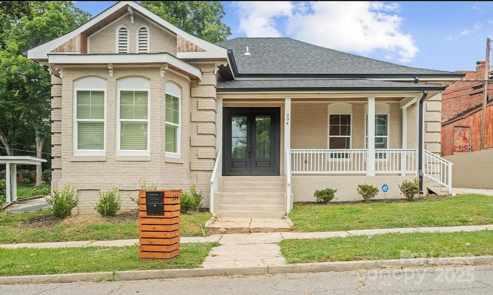 204 W Wade St, Wadesboro, NC 28170 - photo 1