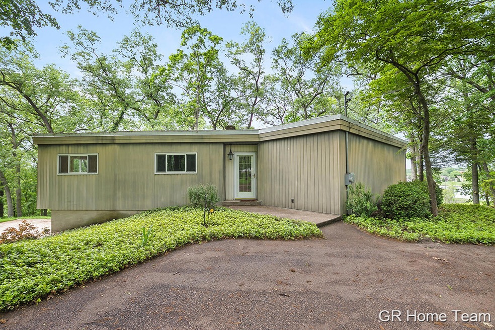 3143 Dorais Drive NE