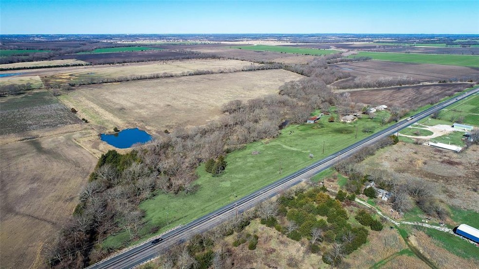 17517 N Us Highway 69, Whitewright, TX 75491 - photo 1