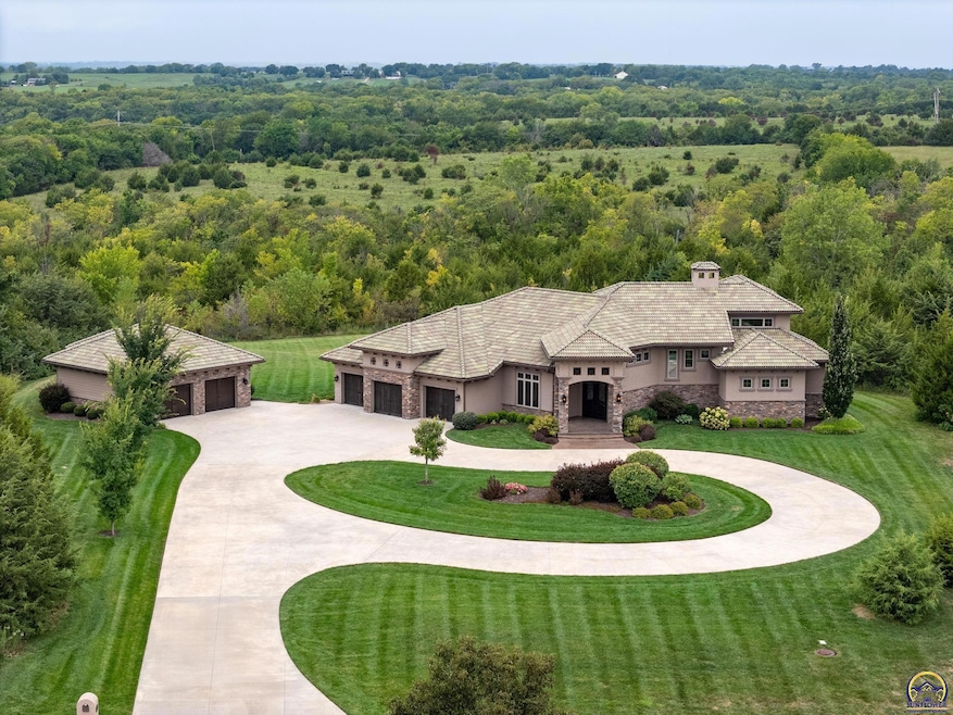 6413 SW Bayshore Dr, Topeka, KS 66610 - photo 1