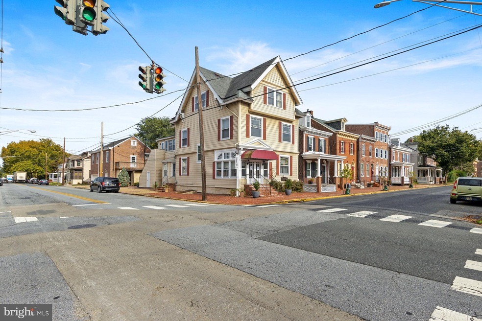 531 Delaware St, New Castle, DE 19720 - photo 1