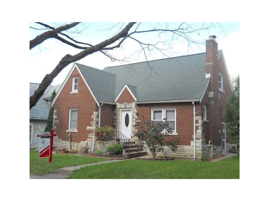 . 253 - 12 St. NW  52405