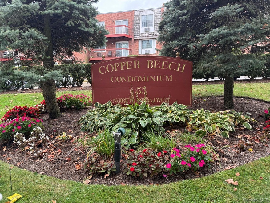 Copper Beech unit 1-25, White Plains, NY 10601 - photo 1