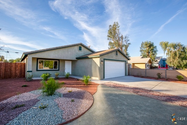 819 W Euclid Ave, El Centro, CA 92243 - photo 1