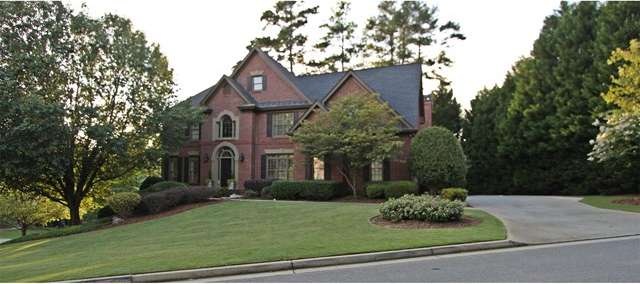 WELCOME HOME! 3 SIDED BRICK, SIDE ENTRY W/LARGE TU