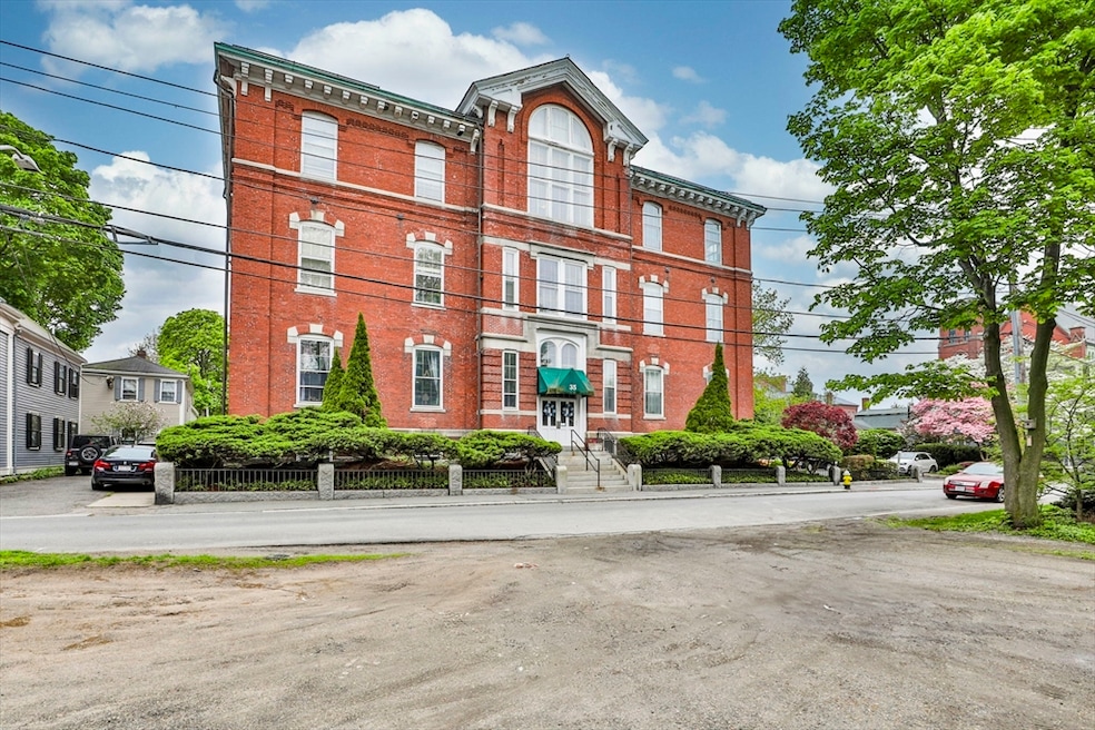 35 Flint St unit 209, Salem, MA 01970 - photo 1