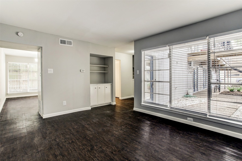 2322 Dunlavy St unit 4, Houston, TX 77006 - photo 1