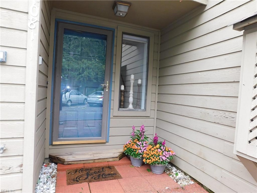 1081 Chinquapin Ln, Virginia Beach, VA 23451 - photo 1