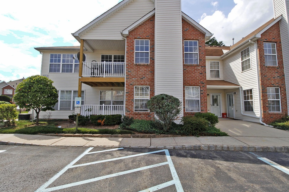 227 Vasser Dr unit 227, Piscataway, NJ 08854 - photo 1