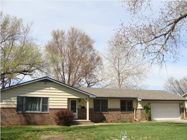 820 Delmar with 3 bedrooms, 3.5 baths. Finished Ba