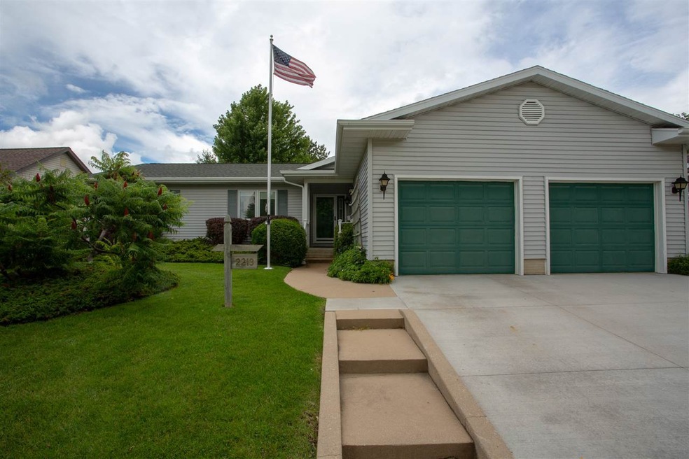 2213 W 8th St, Cedar Falls, IA 50613 - photo 1