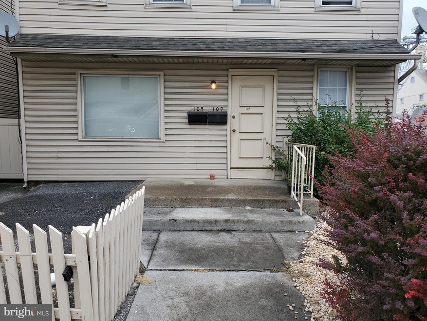 105 S Railroad Ave, New Holland, PA 17557 - photo 1