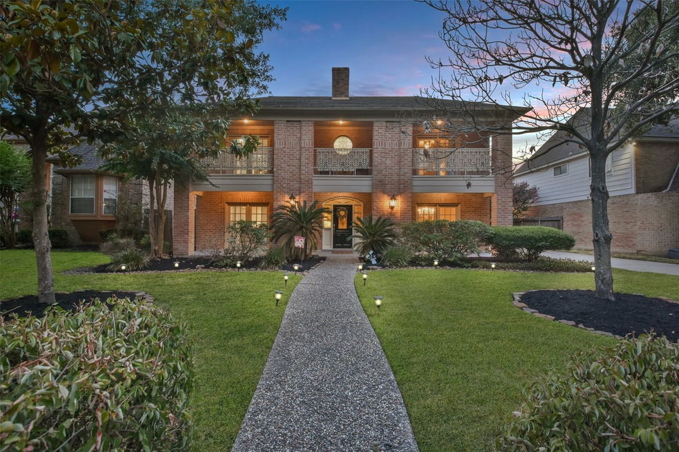 7215 Holder Forest Cir, Houston, TX 77088 - photo 1