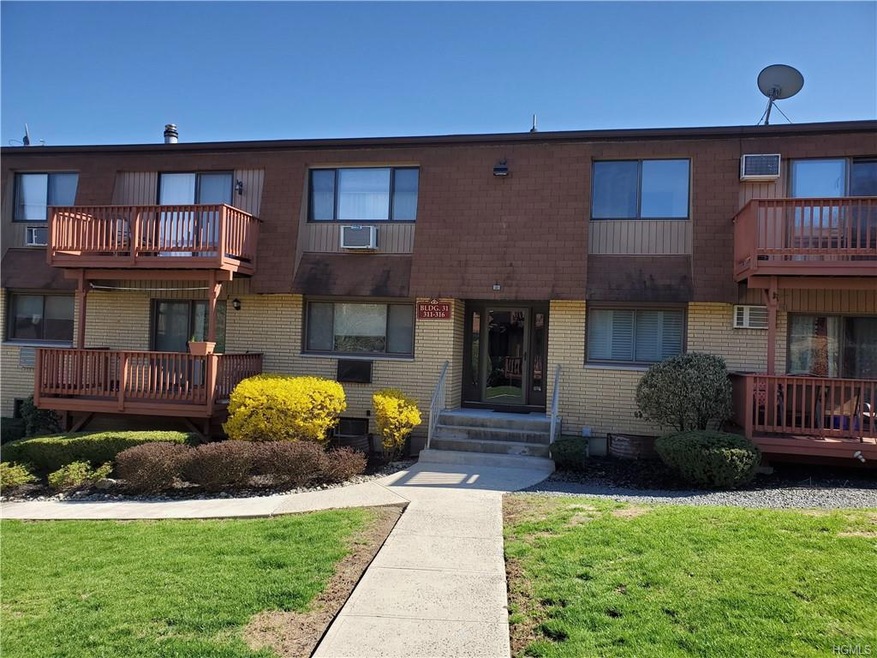 312 Richard Ct unit 31B, Pomona, NY 10970 - photo 1