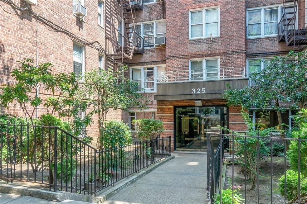 325 E 201st St unit 2G, Bronx, NY 10458 - photo 1
