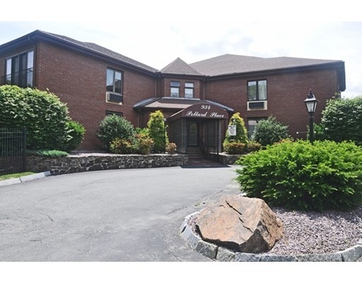 934 Southern Artery unit 212, Quincy, MA 02169 - photo 1