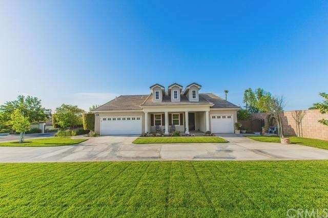 Nearly 3,000 square foot single story Colonial sty