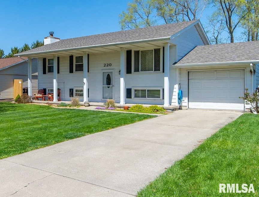 220 Heritage Ave, Lincoln, IL 62656 - photo 1