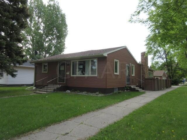 1423 11th Ave S, Grand Forks, ND 58201 - photo 1