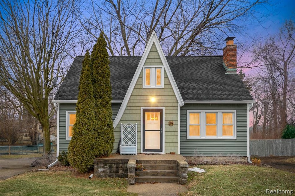 1260 Desiax Ave, Bloomfield Hills, MI 48302 - photo 1