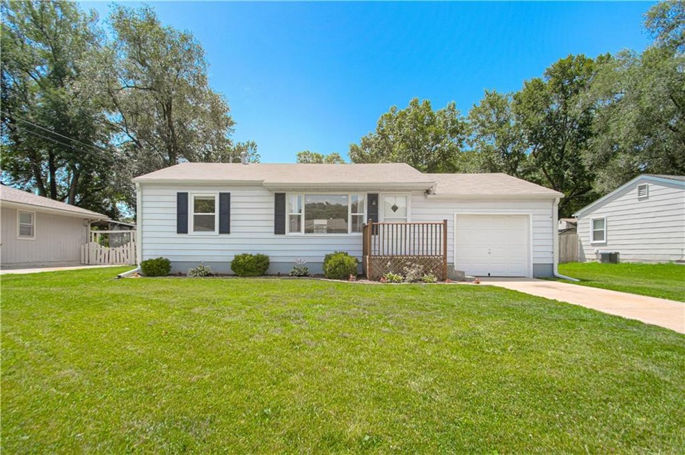 102 Woodland Rd, Lansing, KS 66043 - photo 1