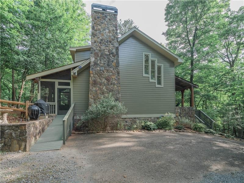 Beautiful 3 B/R, 2 1/2BA, Cottage across from Rock