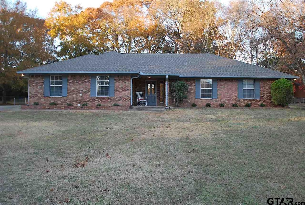 906 906 McClenny, Tyler, TX 75703 - photo 1