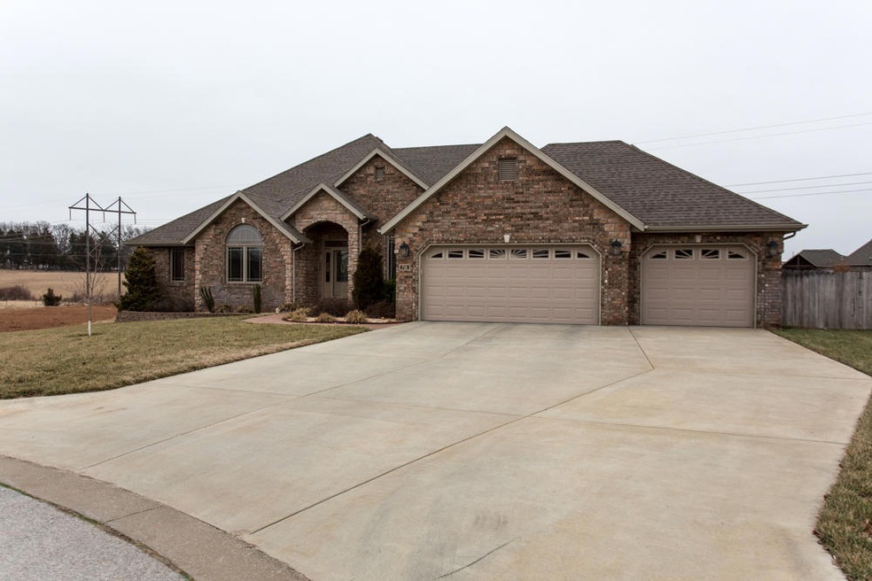 716 N Hawthorn-02