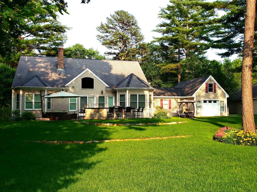 31 Fairway Dr, Hales Location, NH 03860 - photo 1