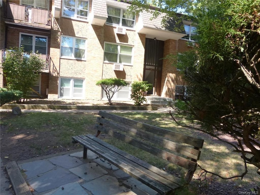 172 Kearsing Pkwy unit E, Monsey, NY 10952 - photo 1