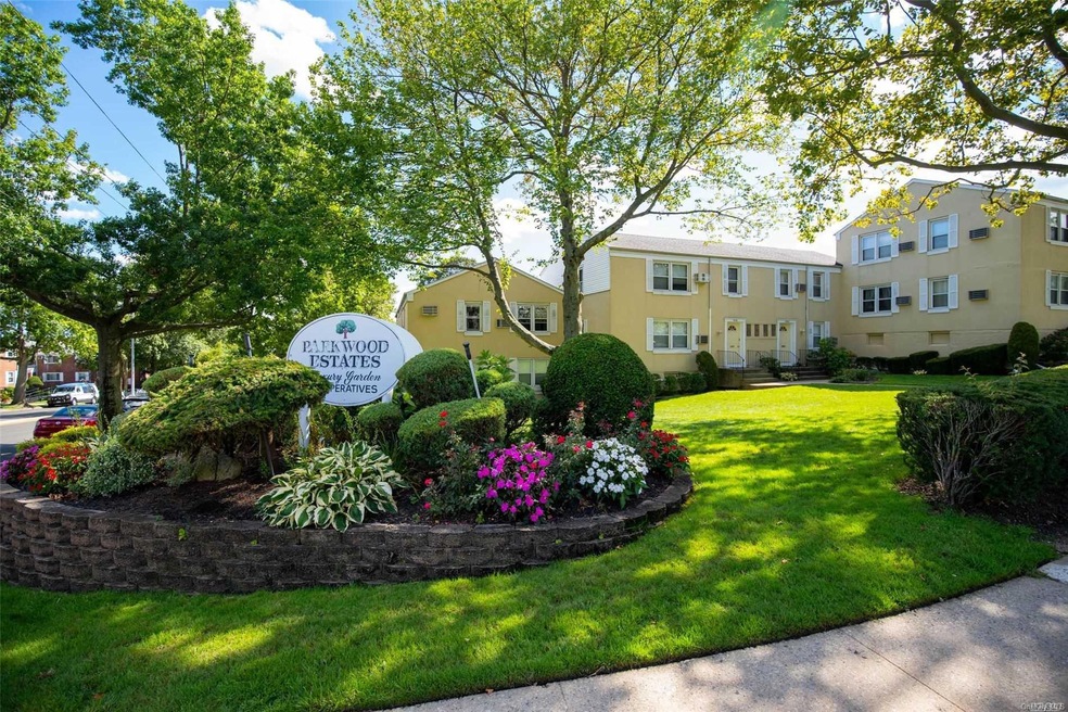 70-1 252nd St unit 132B, Bellerose, NY 11426 - photo 1