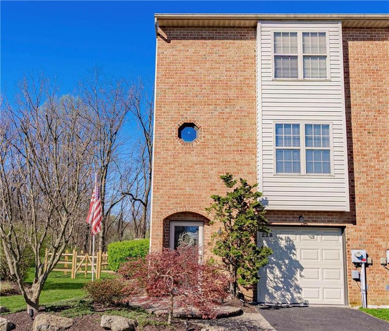 228 Ridgeview Dr, Alburtis, PA 18011 - photo 1